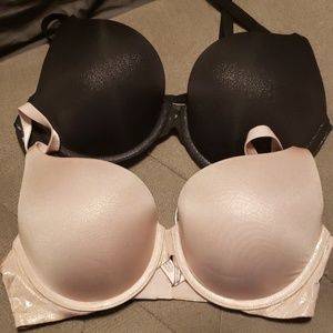 2 Victoria secret bras